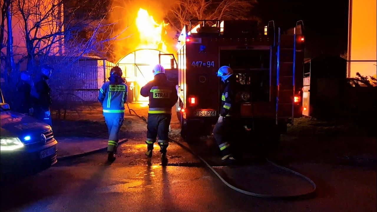 Pożar wiaty śmietnikowej przy ulicy Lenartowicza w Jaśle - akcja gaśnicza!