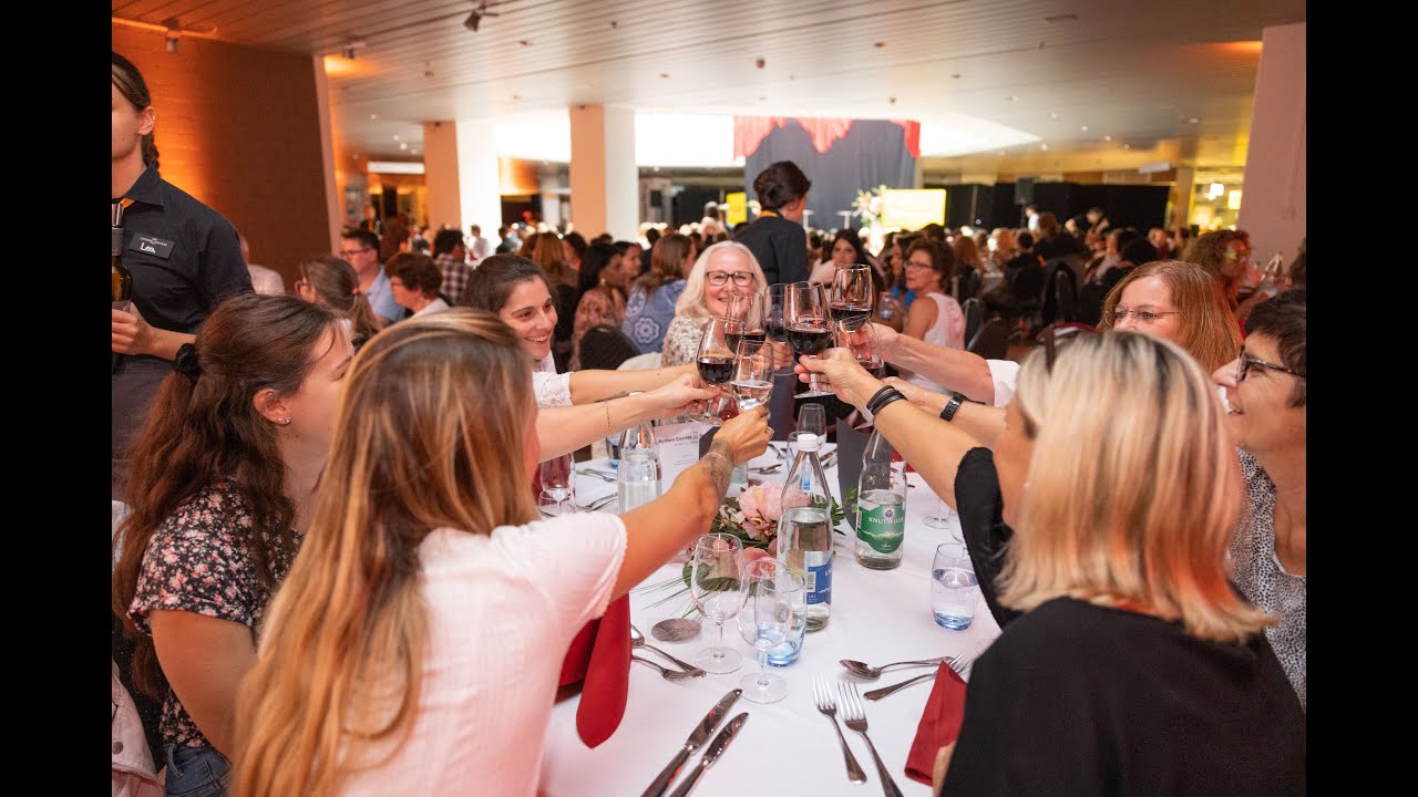 fr-hliches-mitarbeiterfest-50-jahre-mythen-center-schwyz-youtube