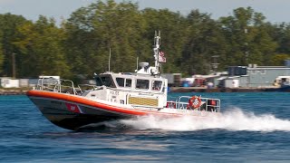 U.S. Coast Guard 45' Response Boat Makes a Close Pass!