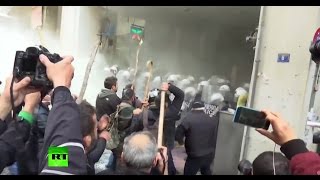 RAW: Greek farmer protesters brutally attack police, storm Agriculture Ministry