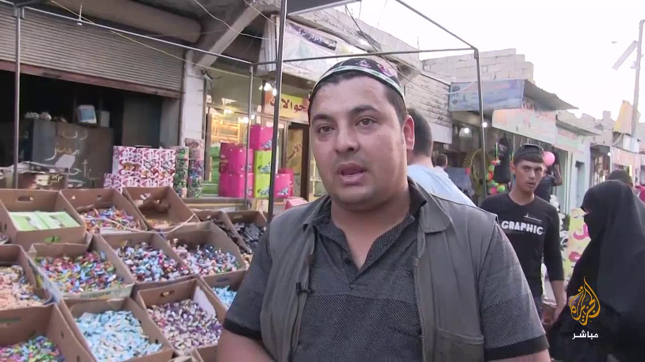 أهالي بلدة مارع بريف حلب يقبلون على شراء حاجياتهم في عيد الأضحى رغم غلاء الأسعار