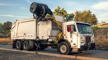 Peterbilt 320 - Heil DuraPack Python Garbage Truck