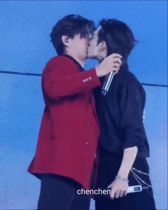 They kissed!!!😲😍 #perthsanta #perthtanapon #santapp #lolfanfest2025 #gmmtv #blshorts #shorts
