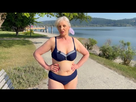Schwimmen im Bodensee | mit Halterlosen Strümpfen im sportlichen Freizeit Outfit 