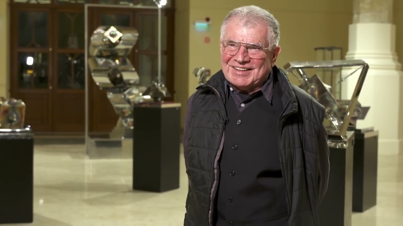 Sima és gyűrt - Laczák Géza és Zidarics Ilona ötvösművész kiállítása a Pesti Vigadóban