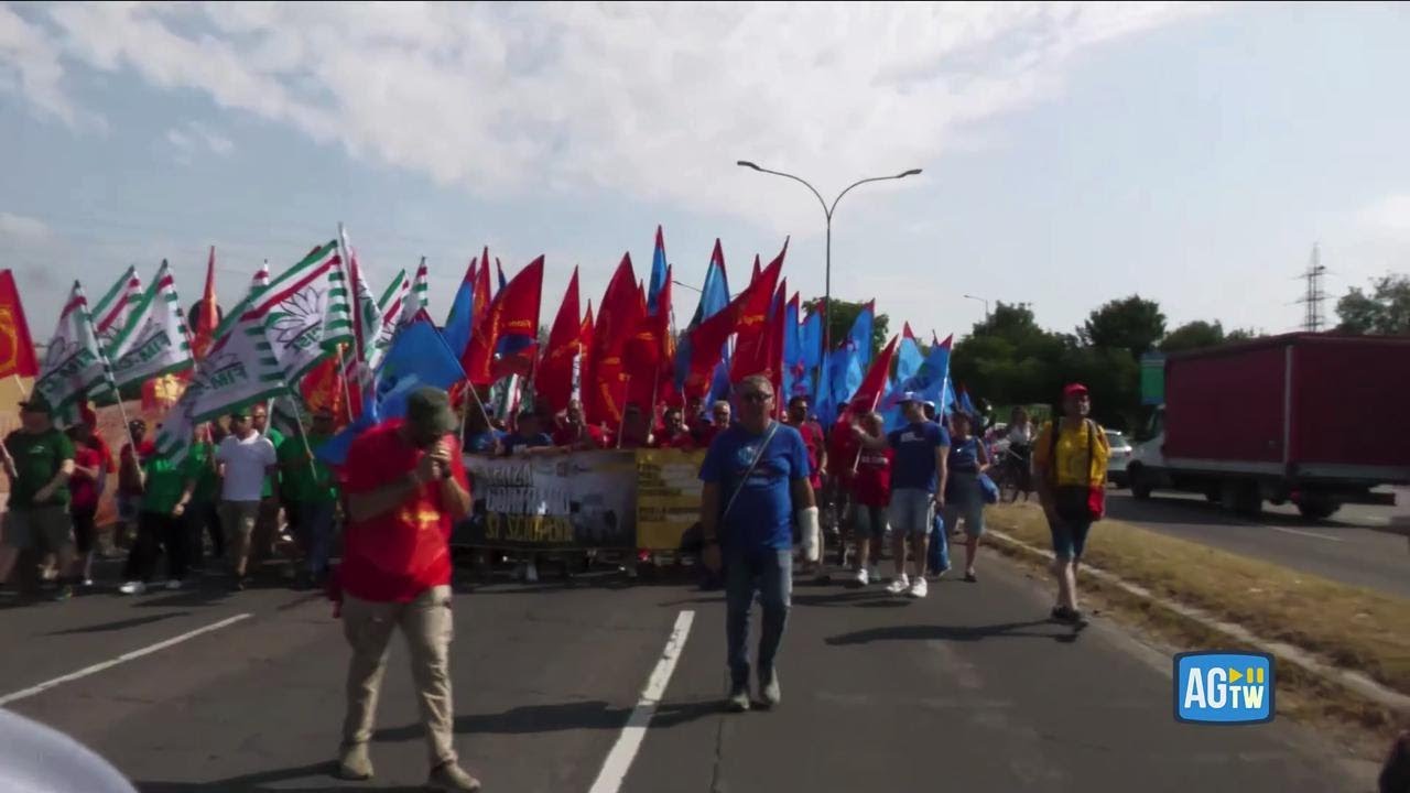 Bologna, sciopero metalmeccanici: lavoratori occupano la tangenziale
