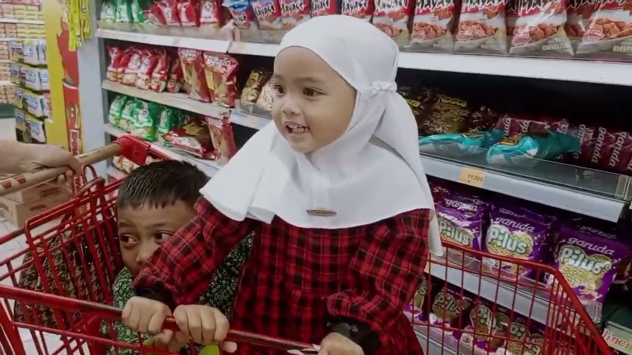 Jalan Jalan di Supermarket 