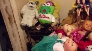 Review of squish me Philly phanatic pillow.