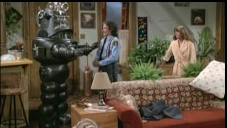 Mork & Mindy - Mork Brings A Robot Home