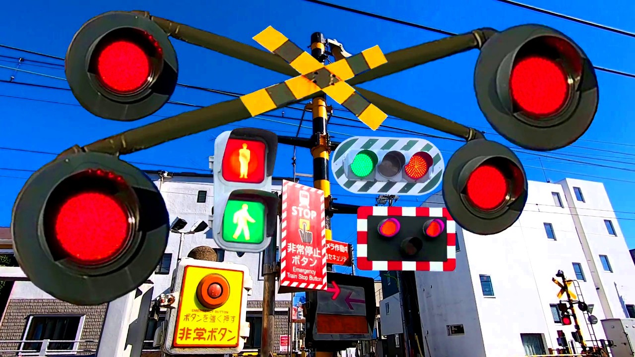 【電車】おもしろい踏切 信号 Funny railroad crossings and trains 信号踏切
