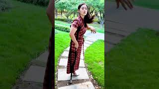 Flora SAK amputee walking with one leg in the garden