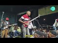Paradzai Mesi joined by a fan on stage akarova Bass Guitar Zvengozi🎸🎸🎸ariseyi uyu