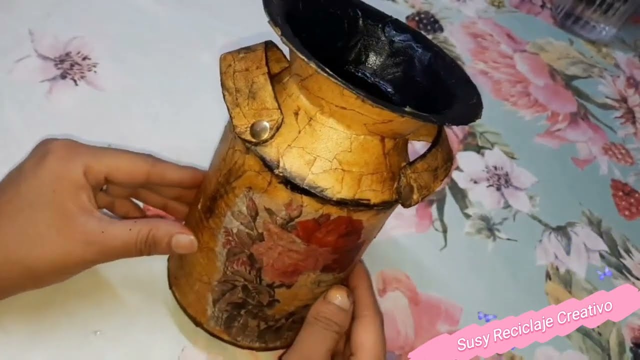 Una lata, cinta de papel, decopague, mira que precioso lechero antiguo con falsos acabados