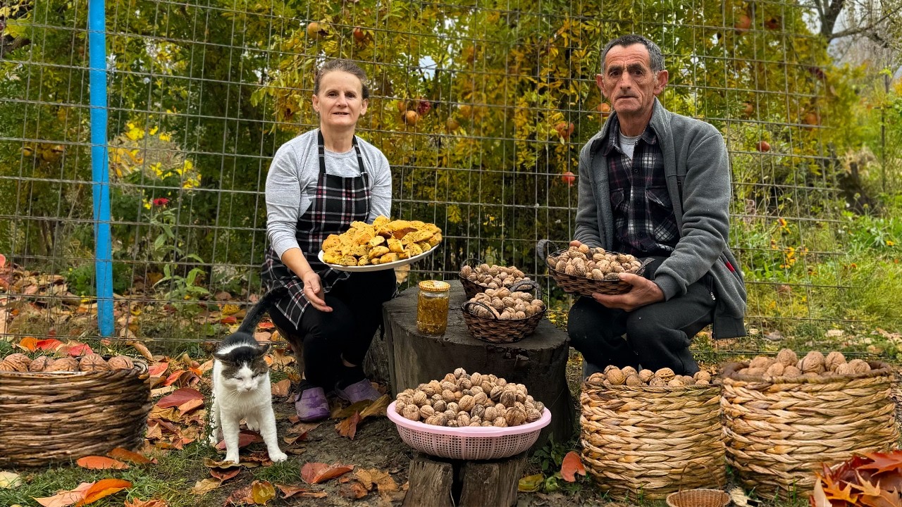 🌰🍂 Harvesting and Baking with Fresh Walnuts: A Village Tradition 🥧✨
