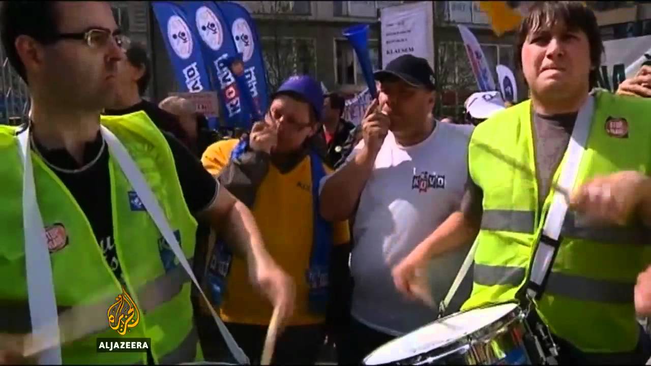 احتجاجات حاشدة في براغ - الجزيرة البلقان
