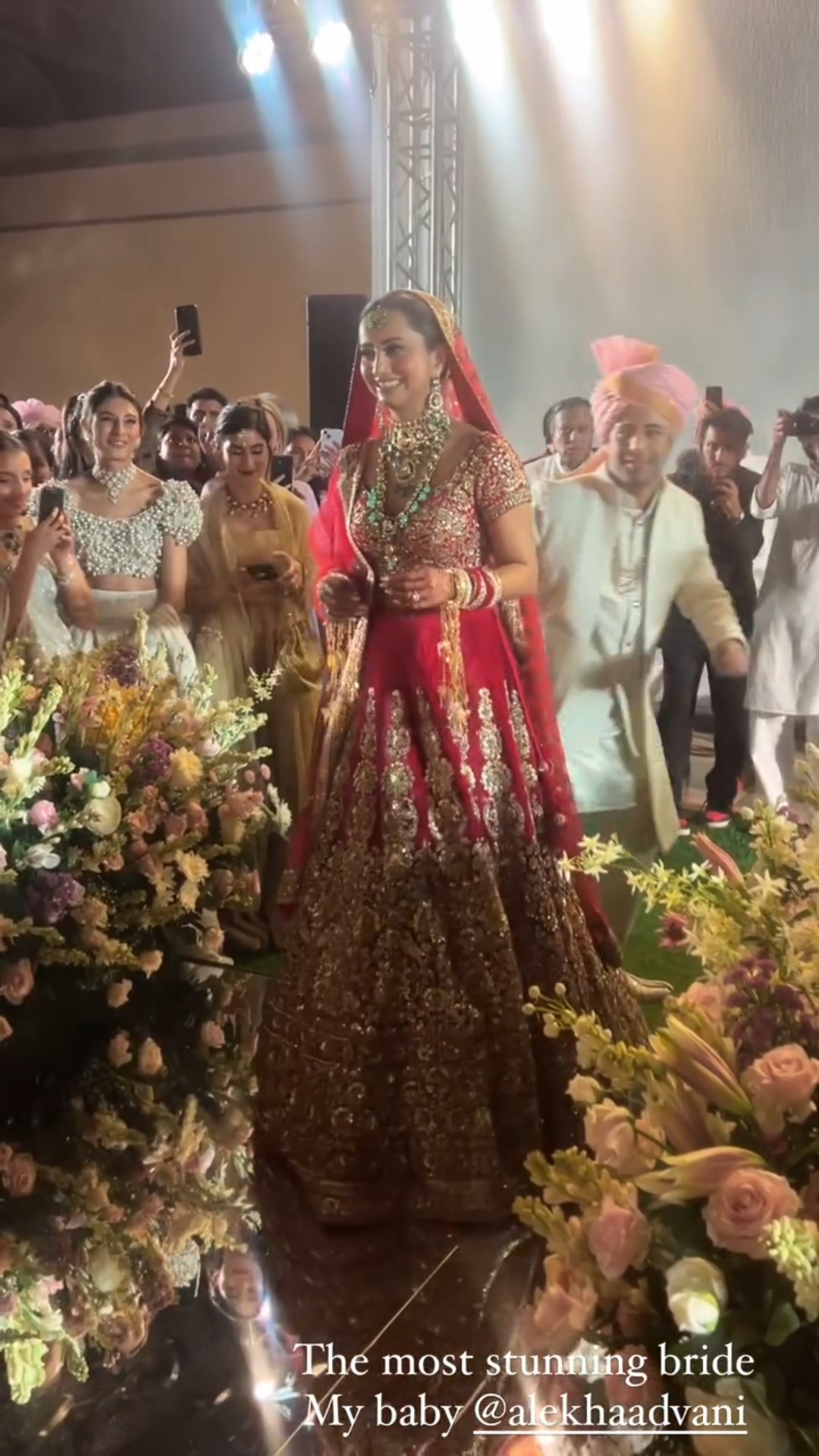 Bride Alekha Advani ADORABLY walks towards groom Aadar Jain ?? #shorts #aadaralekhawedding