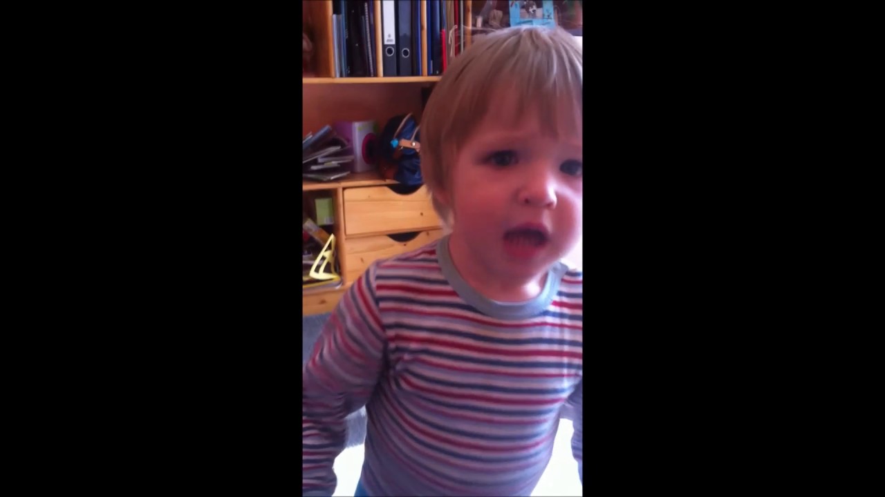 Малыш крайне недоволен. - YouTube