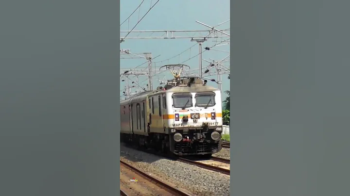 New Delhi Sealdah Rajdhani Express 😲 #viral #indianrailways #train #shorts #trending #video #india