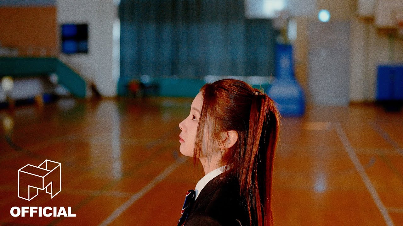 tripleS ジュビン サイン入りポラ hqdefault.jpg