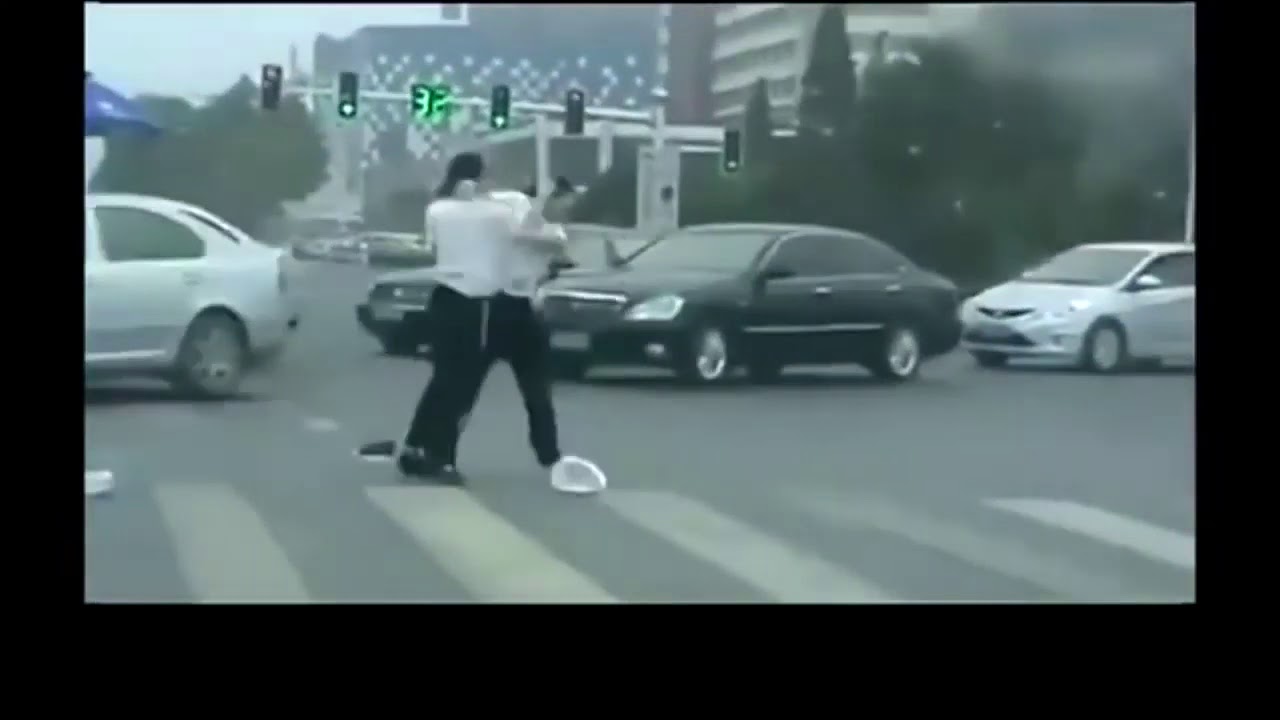 Гаишник получил по морде