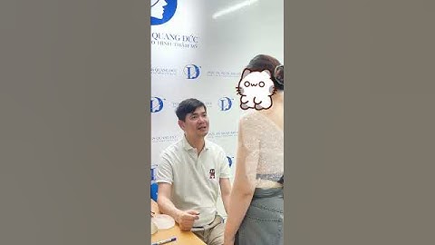 Thăm khám nâng ngực cho khách hàng mới, cô ấy phân vân về size túi và đường mổ.