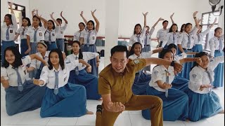 Pak Abing Dan Murid Tari Tradisional Kolaborasi Musik Jedag Jedug Smkn 12 Surabaya