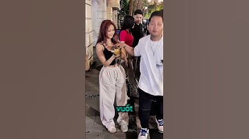 Chú Rái Cá Đáng Yêu Này Đã Khiến Cô Gái Mỉm Cười ☺️