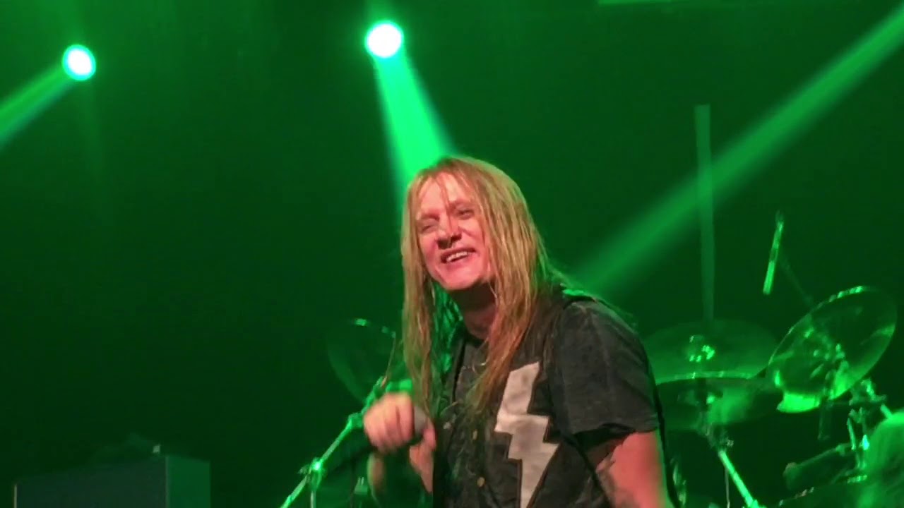 Sebastian Bach covers AC/DC’s “TNT”