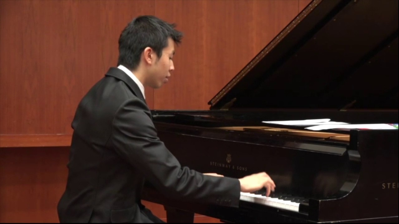 Super Mario Piano Recital auf YouTube ansehen Super Mario Piano Recital auf YouTube ansehen
