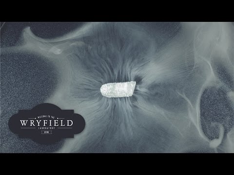 Сухой лед превращается в газ: видео для медитации