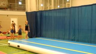 Turnclub P.i.t - Sophie Larissa Kiara Maaike Oefenen Op Schroef