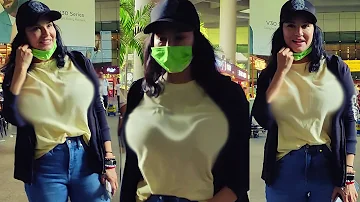 Baapre!! Baap😱 Sunny Leone Looks Too Attractive Snapped At Airport
