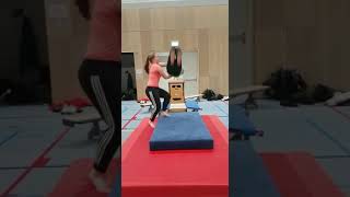 Salto Hulpverlenen Vooraanzicht Turnen3