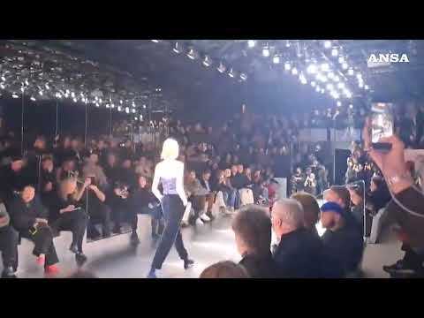 "A costo di morire", un inedito di Mina per Giorgio Armani #ansa #sanremo2026