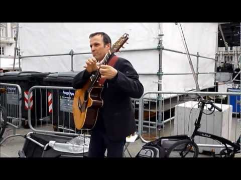 Valter Tessaris Amazign method to play guitar on the street　特殊ギター奏法　路上