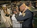 Padre sorprende a su hija en su graduación