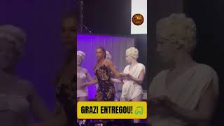 GRAZI MASSAFERA NO PALCO Turnê Três Graças choca fãs #GraziMassafera #TrêsGraças #Famosos #DonaCobra