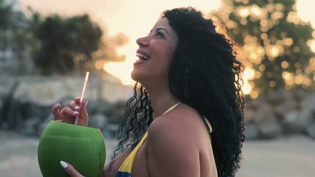 Joal Star, Leo Romero y Xavier en el videoclip Agüita de Coco