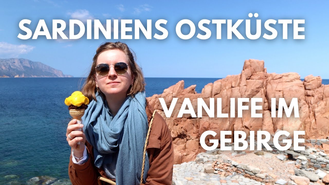 Vanlife an der Ostküste Sardiniens: Rote Felsen bei Arbatax und das Gebirge von Baunei