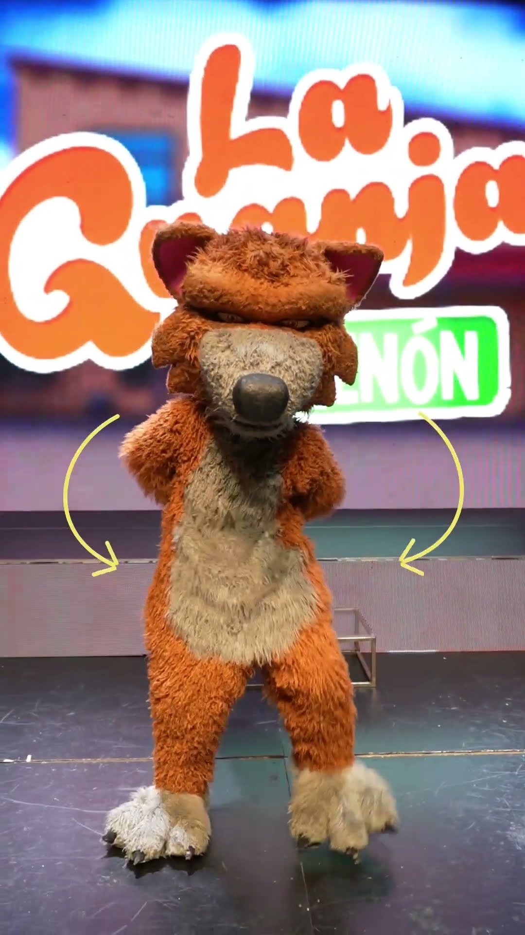 En Que Mano Está? Con el Lobo Beto ?#shorts @LaGranjaDeZenon