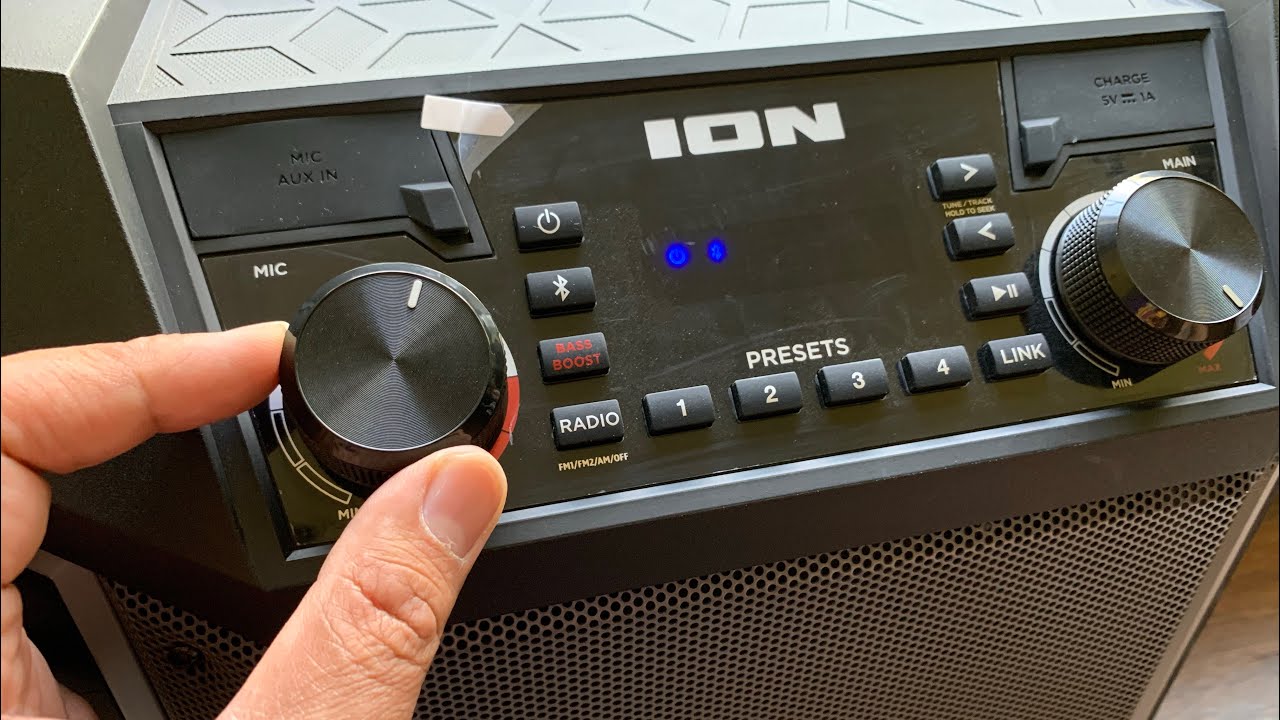 ION Highlander - Altavoz Bluetooth para exteriores de 120 W con batería,  micrófono de karaoke, resistente al agua, radio, ruedas, mango y carga USB