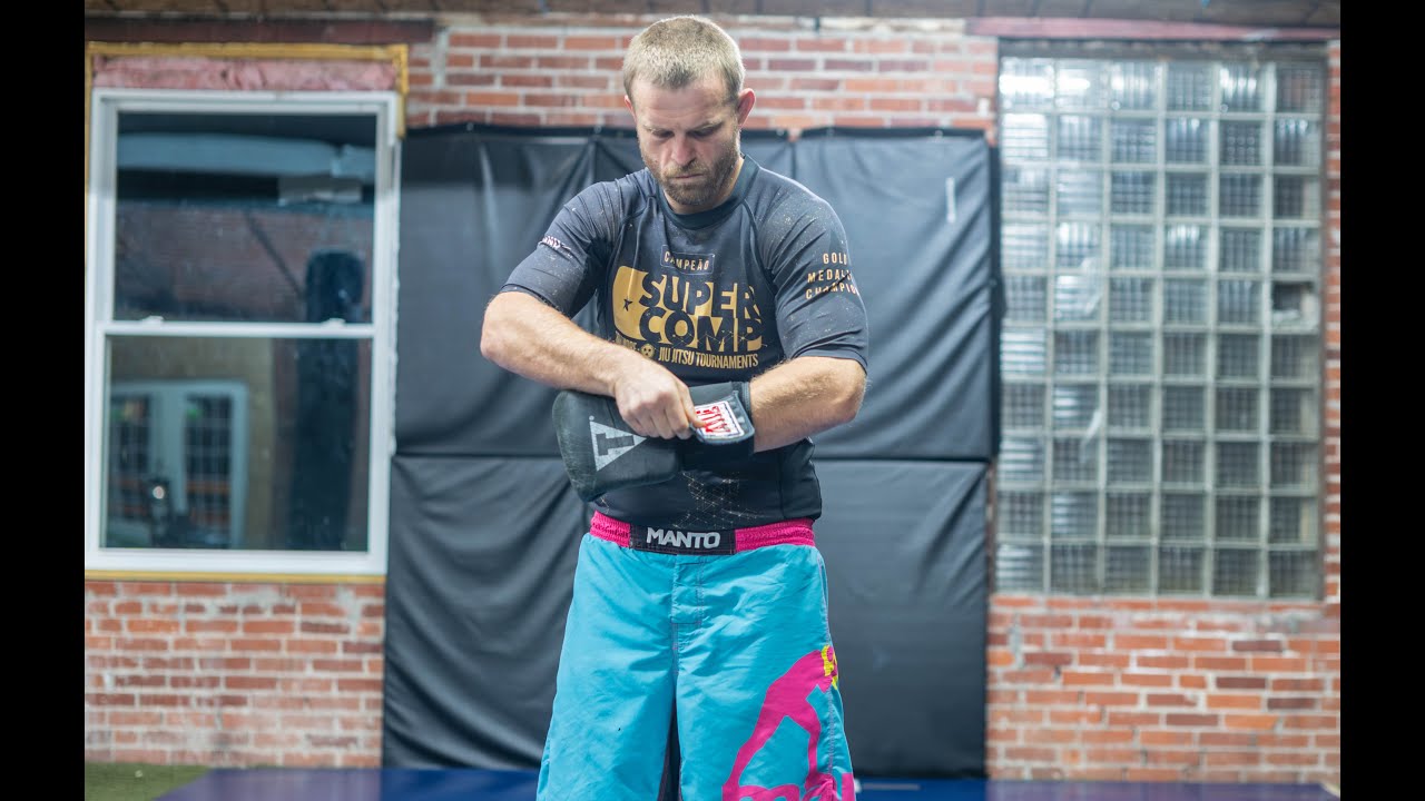 Jab cross hook in to low kick combination explained by Michal Dziekonski, Real Mount'n Jiujitsu.