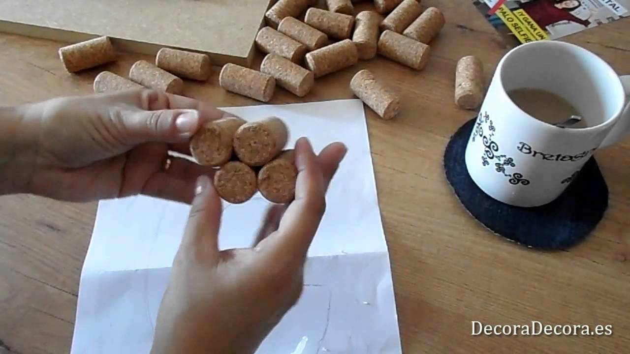 Un DIY para hacer letras con tapones de corcho  Artesanía corchos de vino,  Corchos de vino, Manualidades