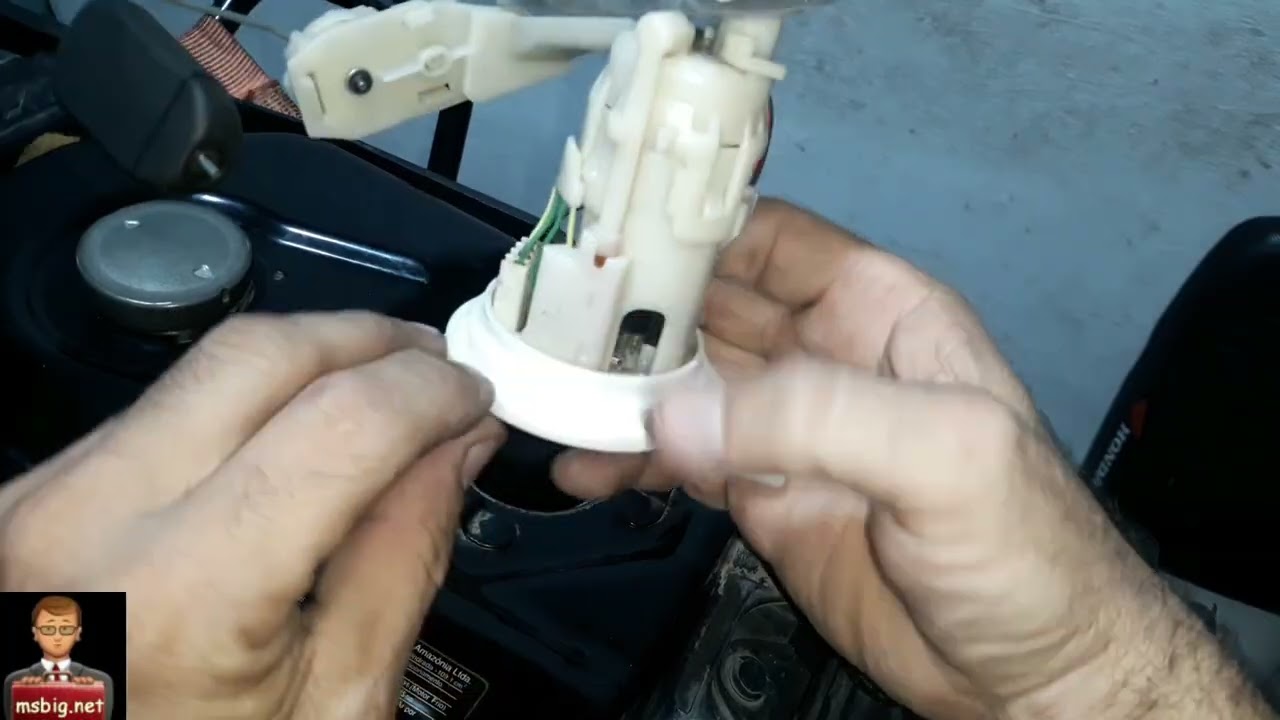 Como retirar e colocar a bomba de combustível da pop 110i 2015 passo a passo