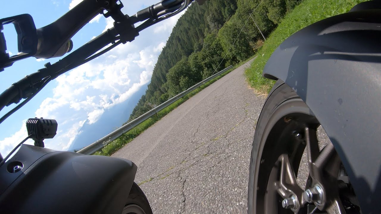 Yamaha Niken am Passo di Fletta