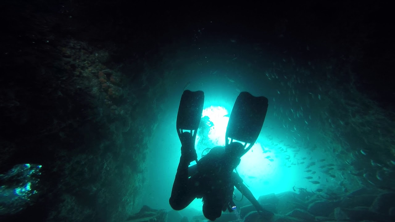 FISH ROCK CAVE SOUTH WEST ROCKS NSW YouTube