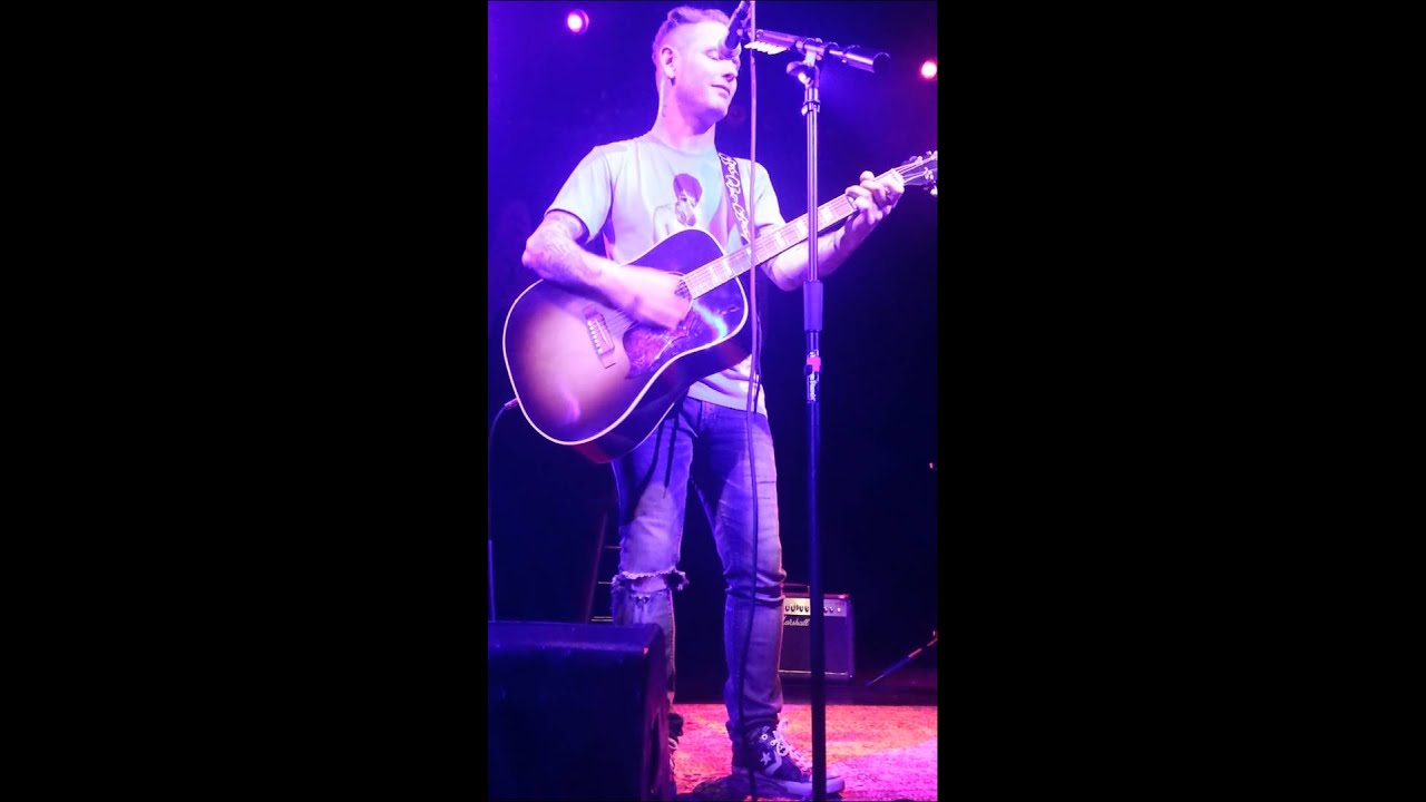Corey Taylor - Lightning Crashes (Live Cover)(Live Acoustic - Irving Plaza 7.7.2015)