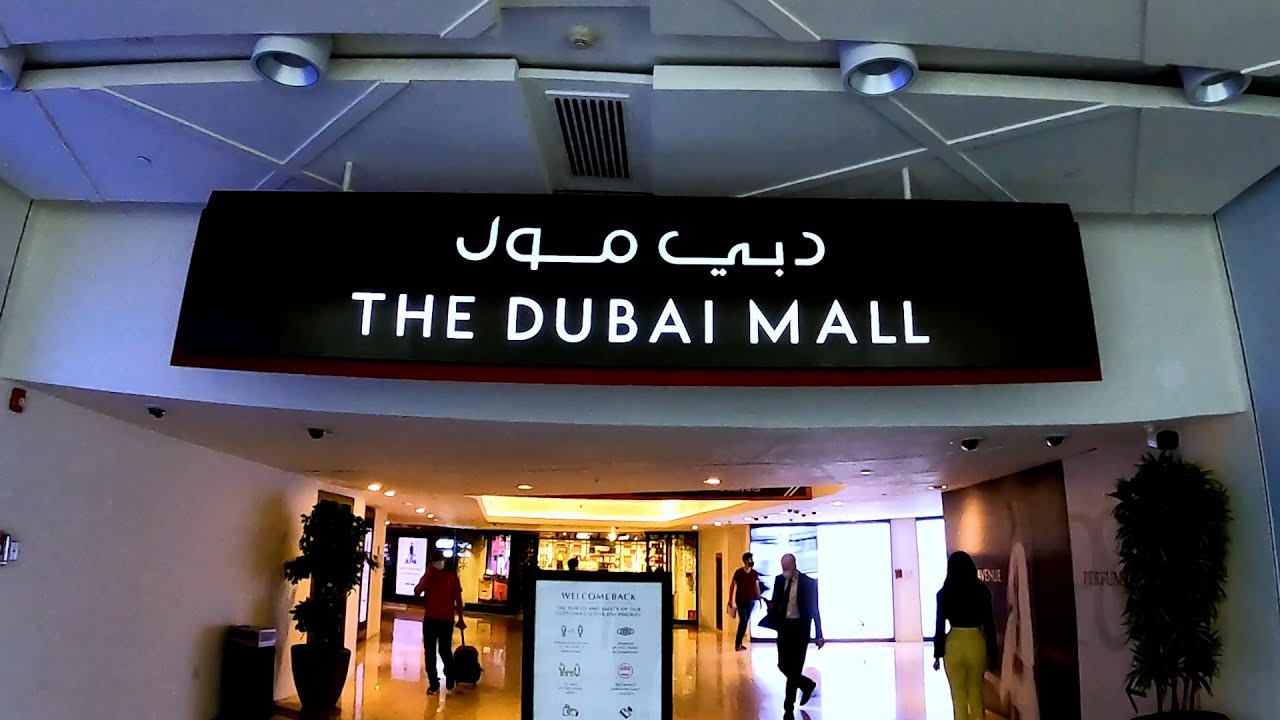 Walking from Dubai Mall metro station to Dubai Mall
