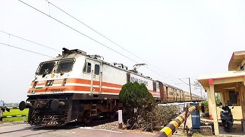Fastest Loco Wap5 hauled Malda Intercity Express Dangerous & Furious Skipped at Railgate