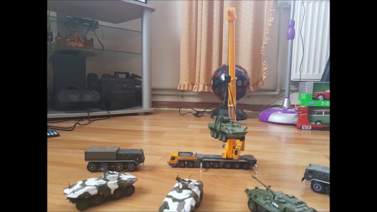 Miniatures automobiles Liebherr Crane and Army transporters,Movie. Либхерр Кран,Обзор